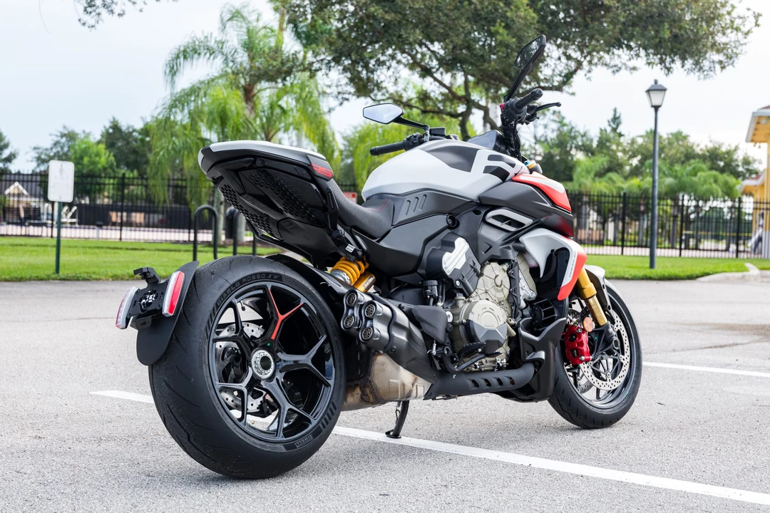 2026 Ducati Diavel - Image 4 of 31