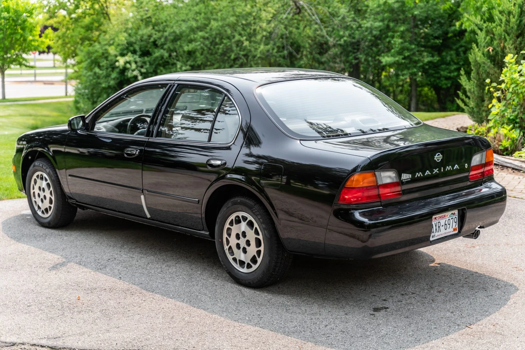 1996 Nissan Maxima 4th Gen - Image 6 of 31