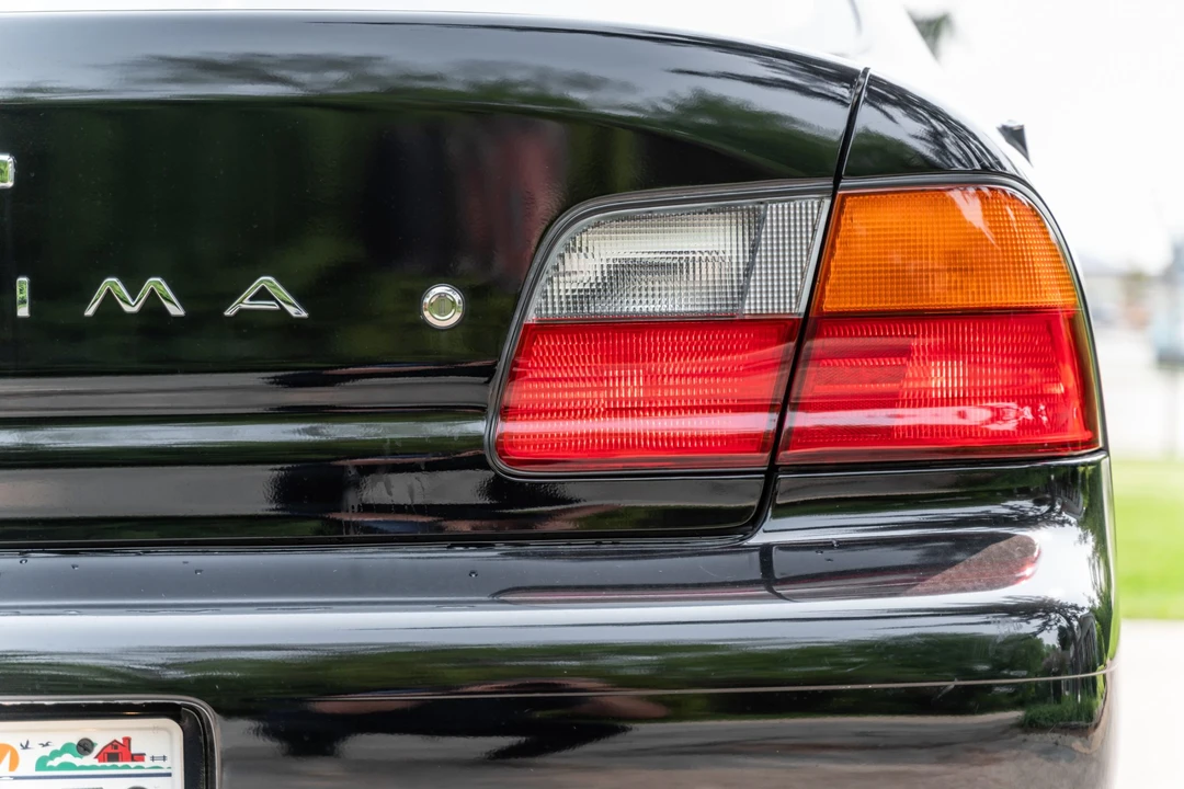 1996 Nissan Maxima 4th Gen - Image 11 of 31