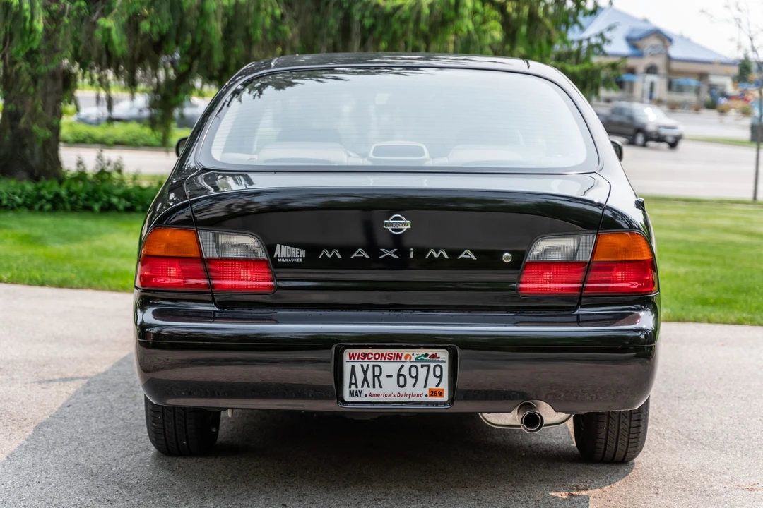 1996 Nissan Maxima 4th Gen - Image 5 of 31