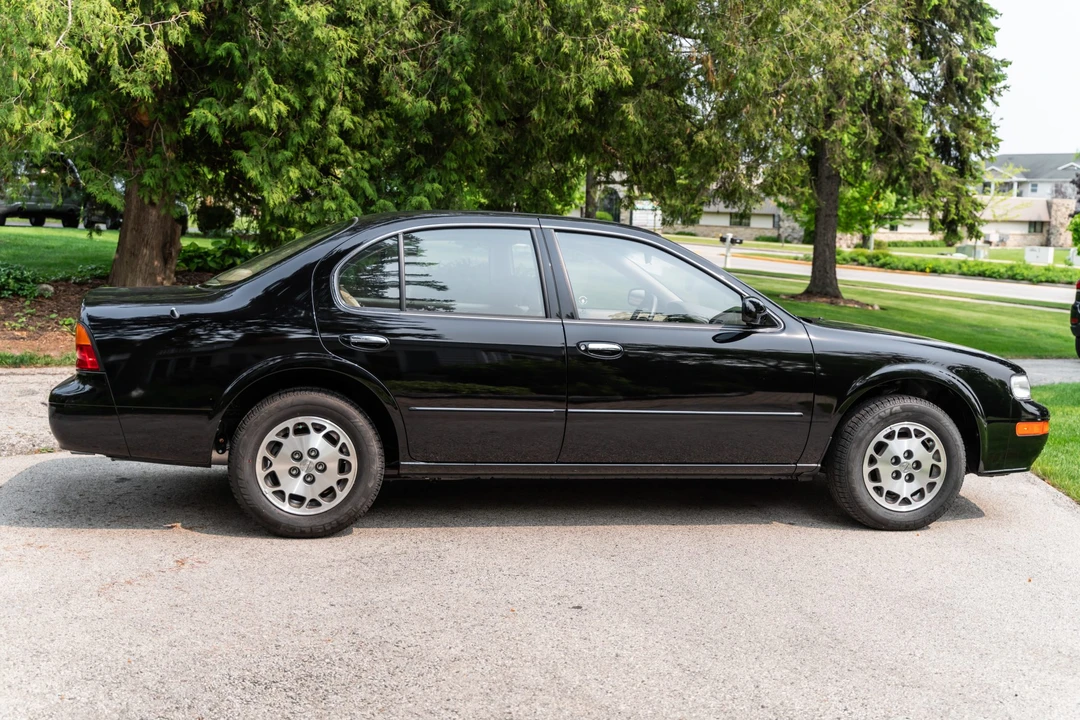 1996 Nissan Maxima 4th Gen - Image 3 of 31