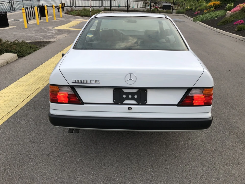 1989 Mercedes-Benz W124 E-Class - Image 9 of 31