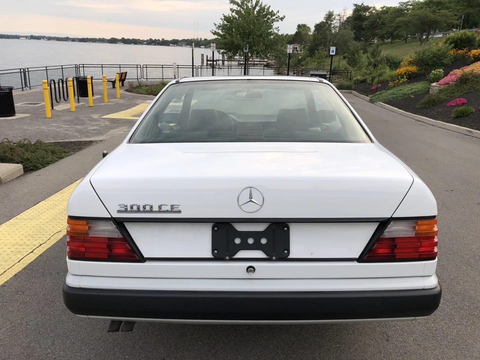 1989 Mercedes-Benz W124 E-Class - Image 8 of 31