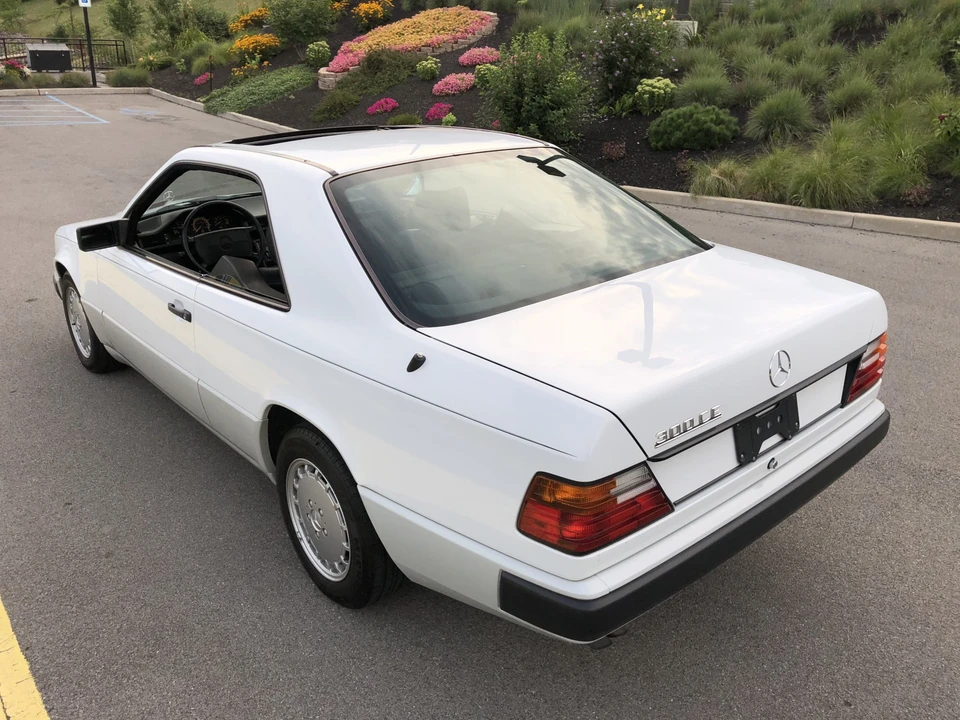 1989 Mercedes-Benz W124 E-Class - Image 10 of 31