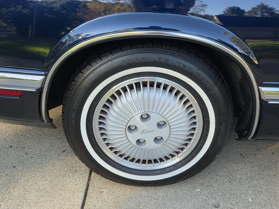 1992 Buick Riviera 4th-7th Gen - Image 22 of 31
