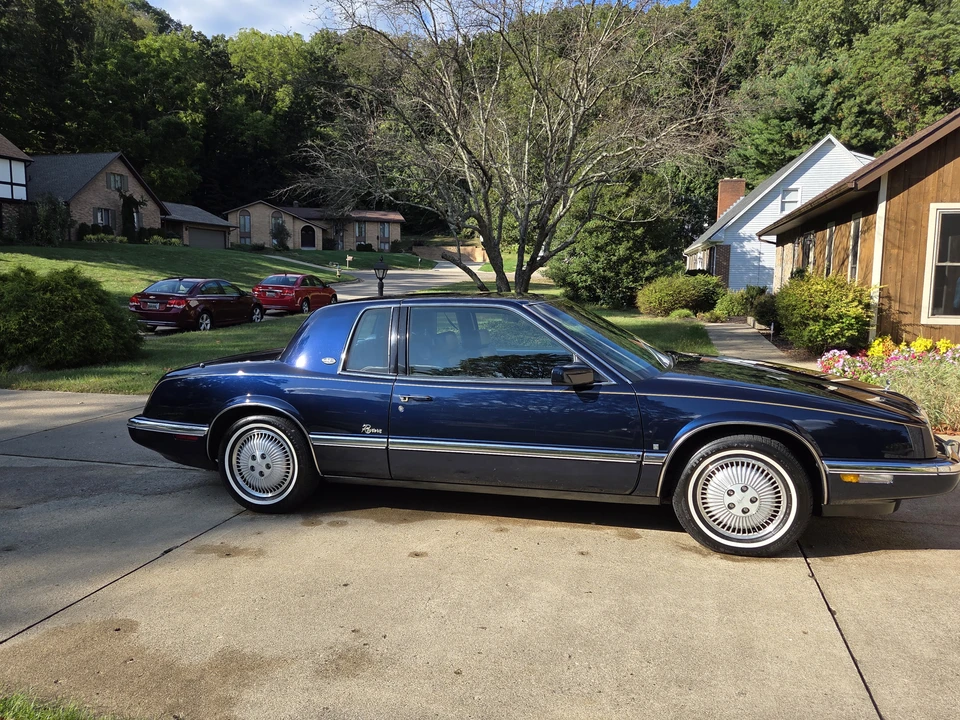 1992 Buick Riviera 4th-7th Gen - Image 9 of 31