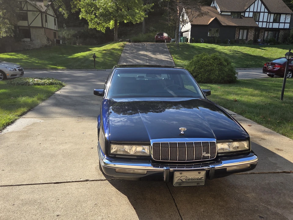 1992 Buick Riviera 4th-7th Gen - Image 2 of 31