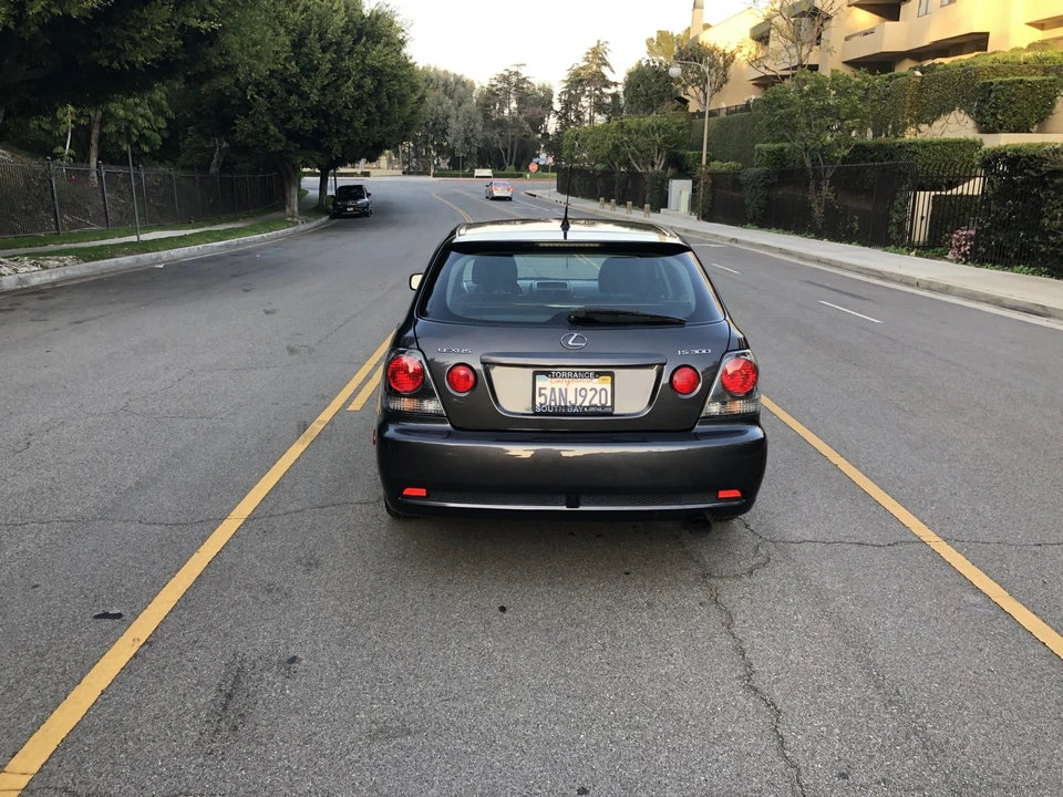2003 Lexus IS 1st Gen - Image 10 of 31
