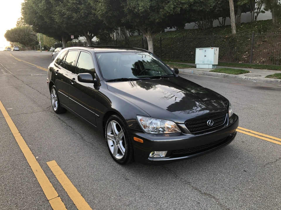 2003 Lexus IS 1st Gen - Image 19 of 31