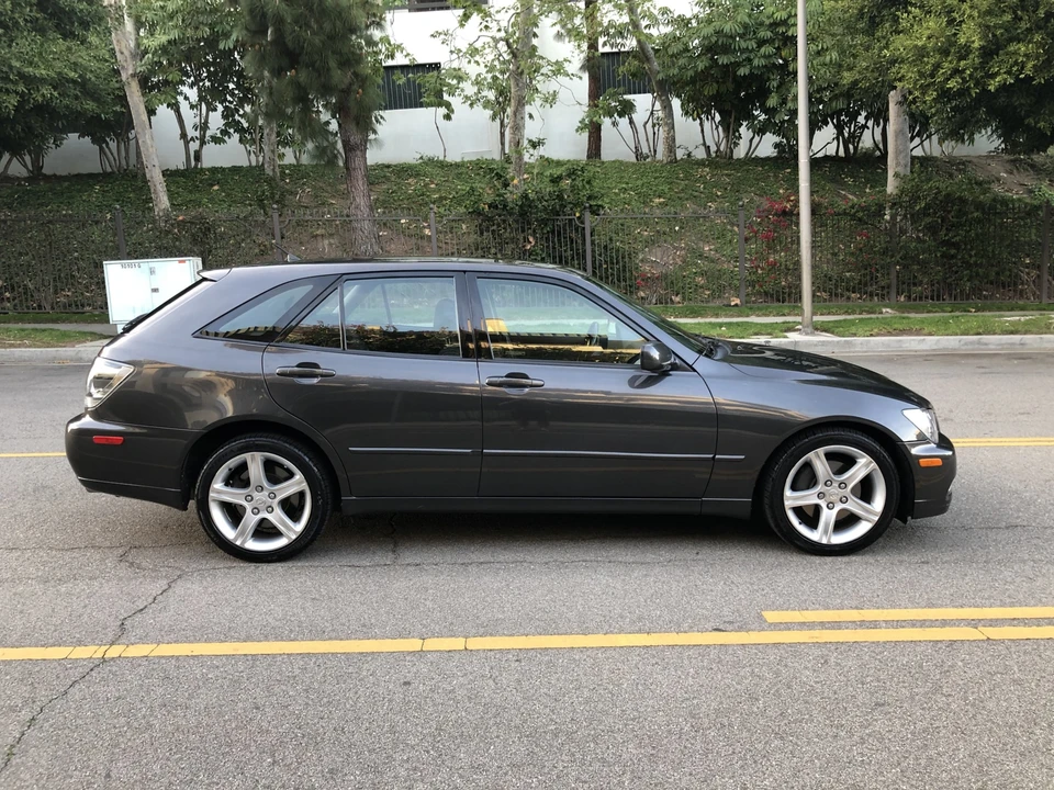 2003 Lexus IS 1st Gen - Image 15 of 31