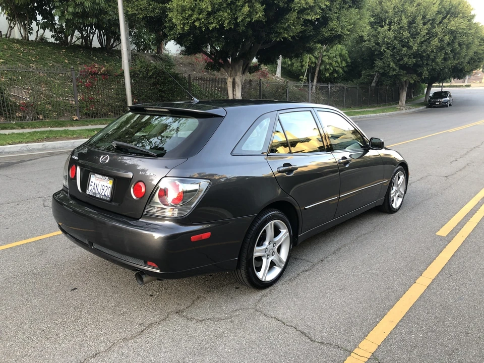 2003 Lexus IS 1st Gen - Image 13 of 31