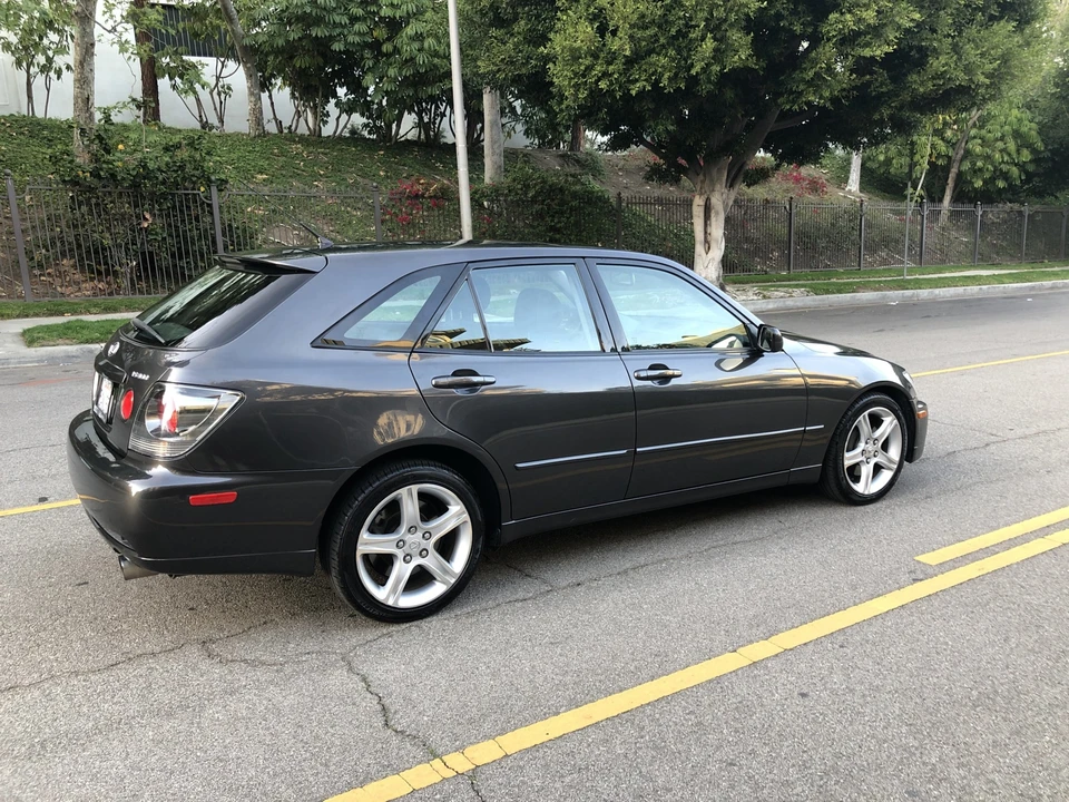 2003 Lexus IS 1st Gen - Image 14 of 31