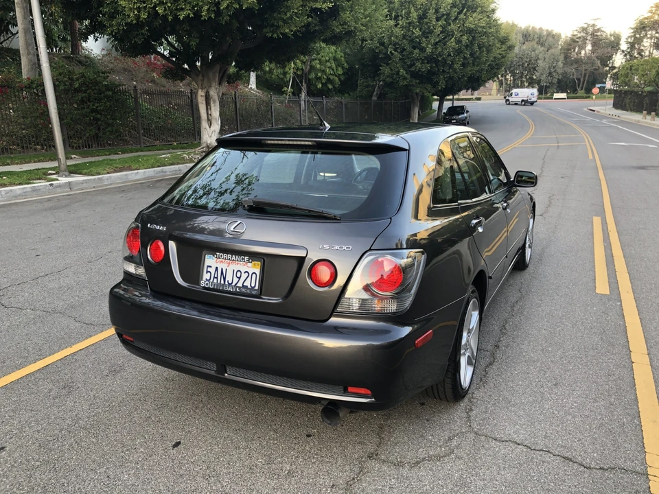 2003 Lexus IS 1st Gen - Image 11 of 31