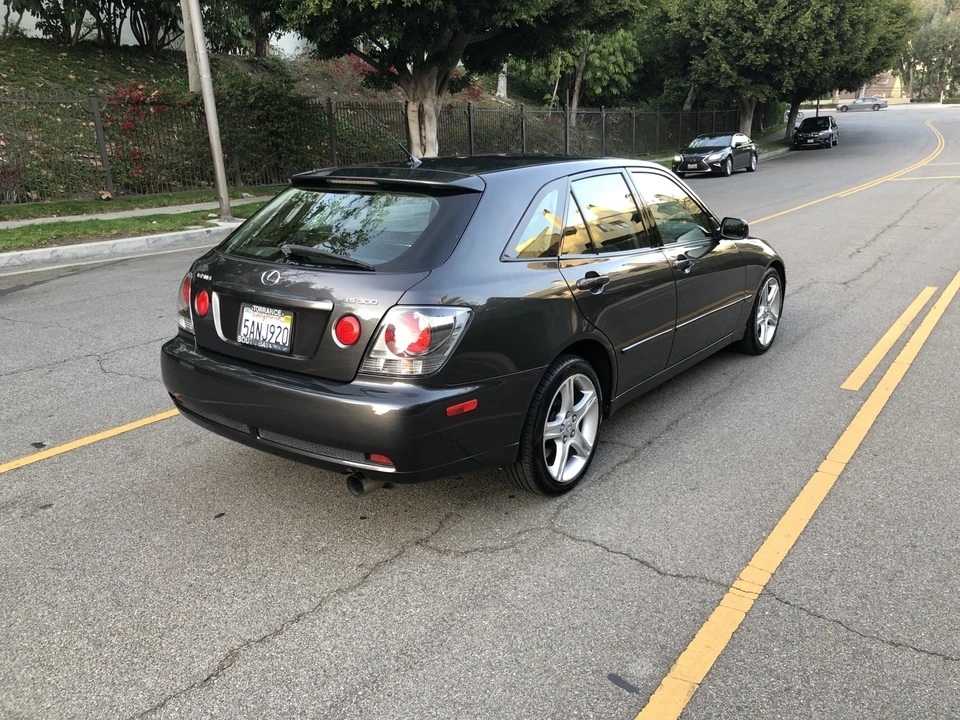 2003 Lexus IS 1st Gen - Image 12 of 31