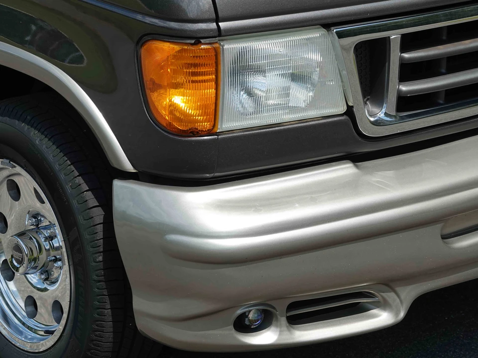 2004 Ford Econoline Van - Image 12 of 31