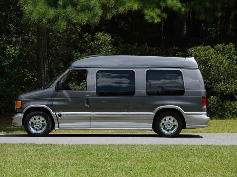 2004 Ford Econoline Van - Image 5 of 31