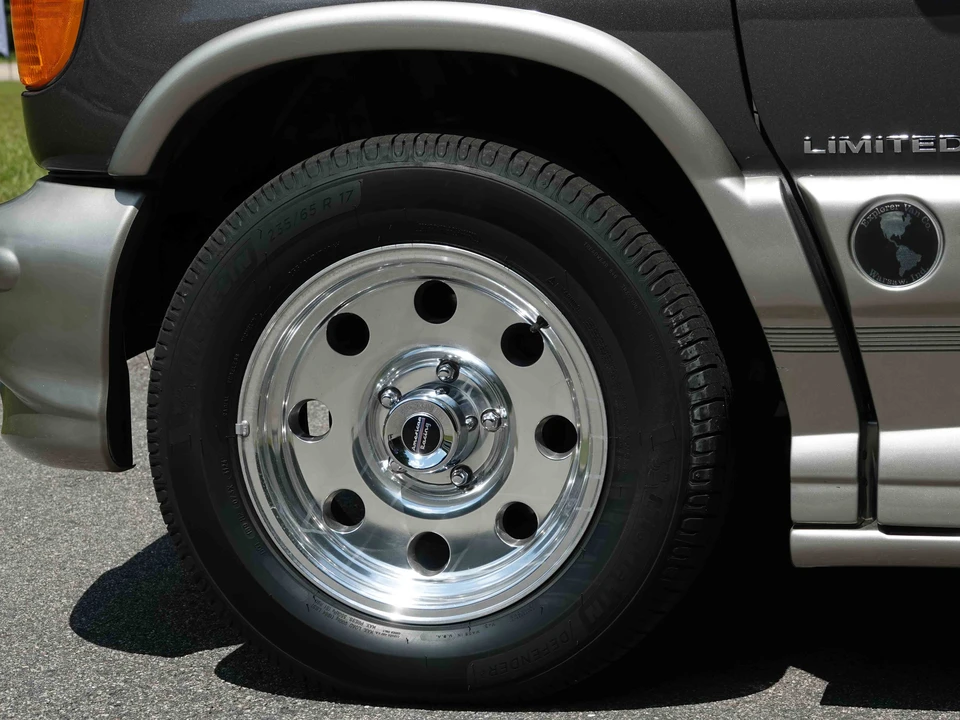 2004 Ford Econoline Van - Image 13 of 31