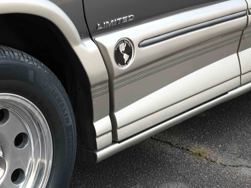 2004 Ford Econoline Van - Image 26 of 31