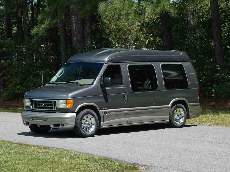 2004 Ford Econoline Van - Image 2 of 31