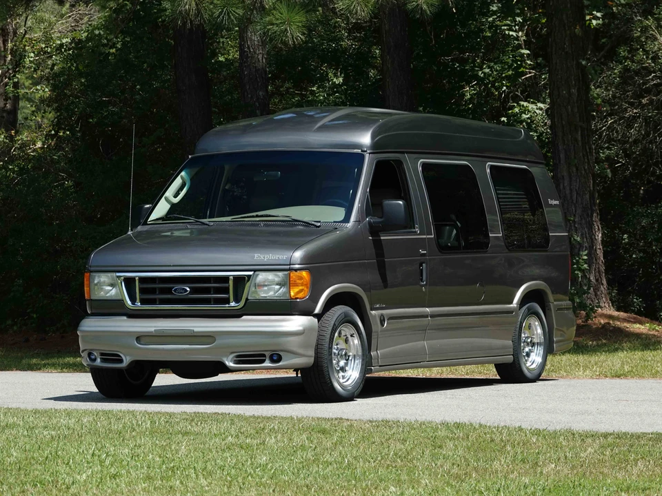 2004 Ford Econoline Van - Image 3 of 31