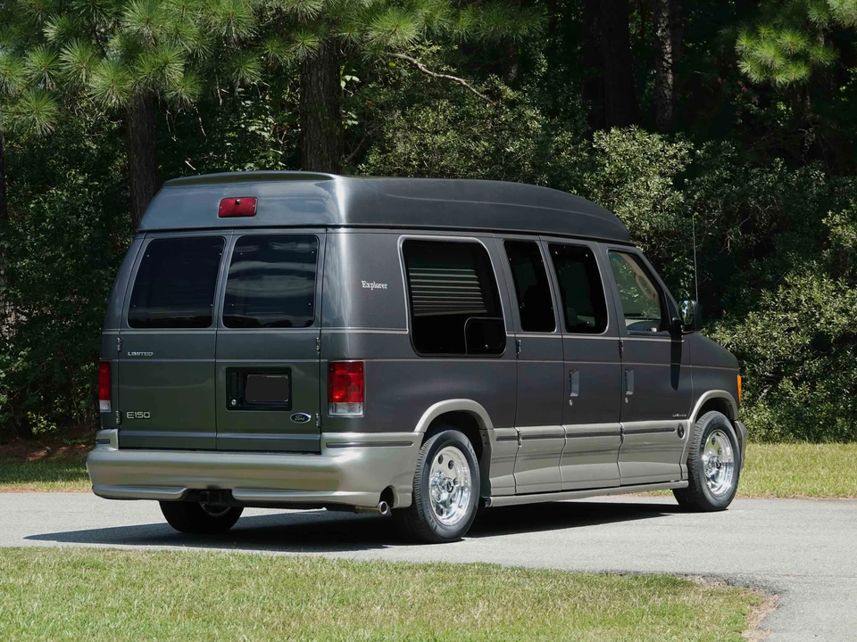 2004 Ford Econoline Van - Image 4 of 31
