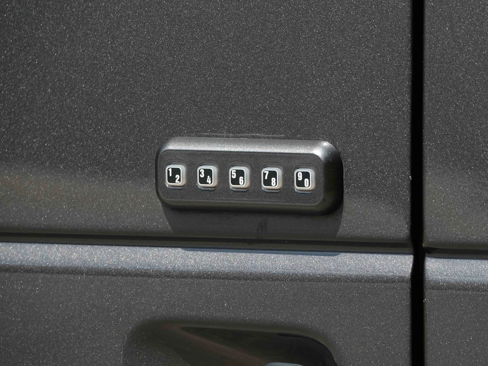 2004 Ford Econoline Van - Image 15 of 31