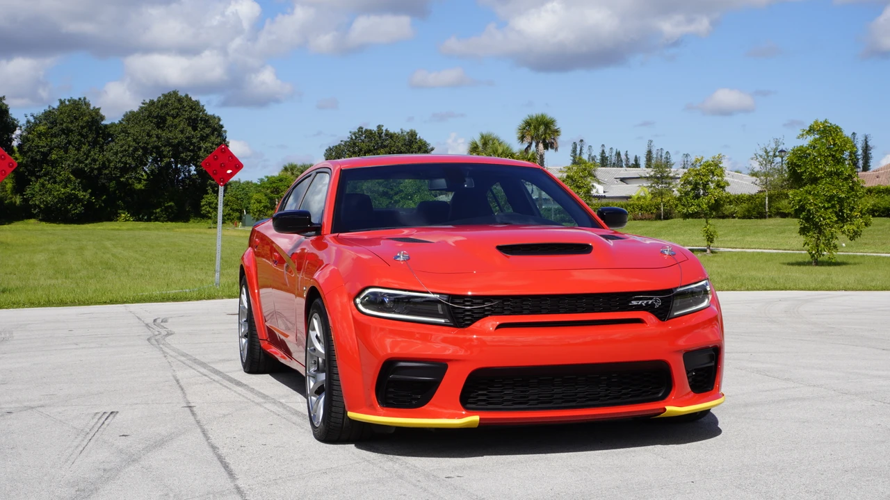 2023 Dodge Charger SRT Hellcat 7th Gen - Image 9 of 31