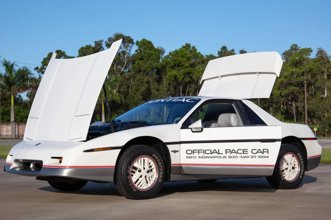 1984 Pontiac Fiero - Image 6 of 31