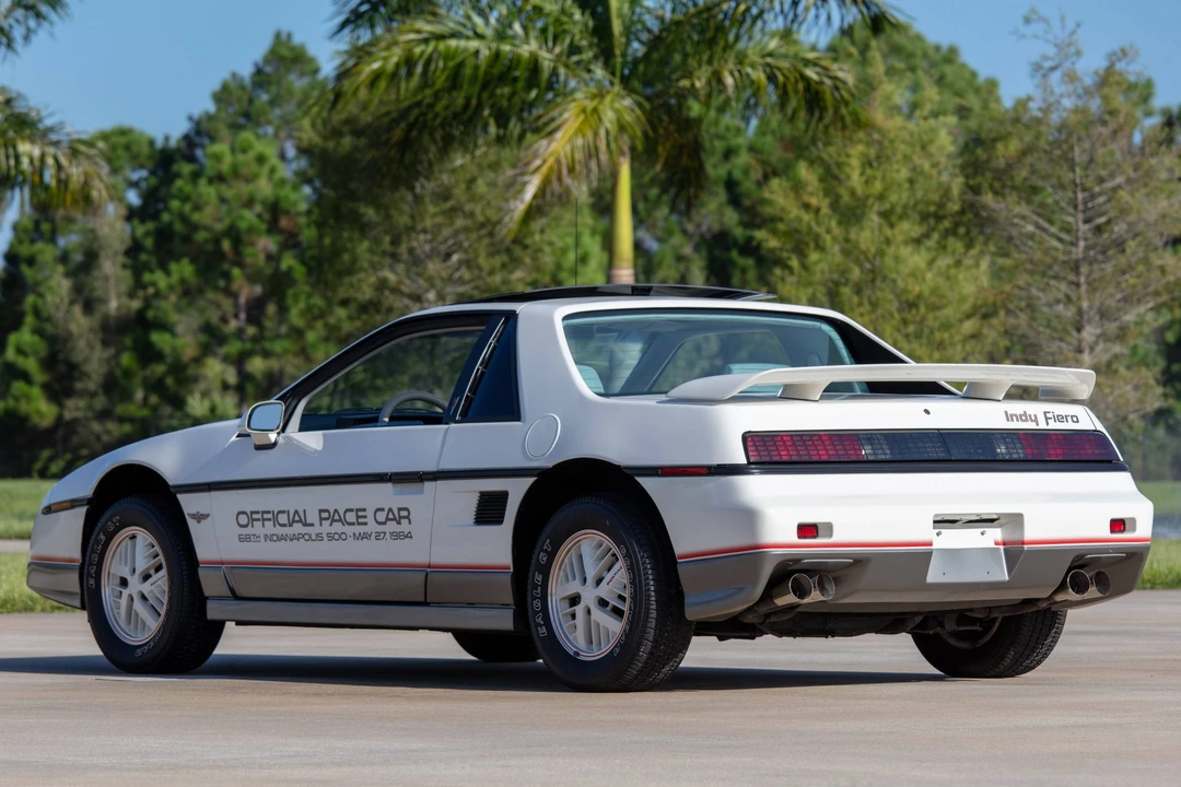 1984 Pontiac Fiero - Image 8 of 31