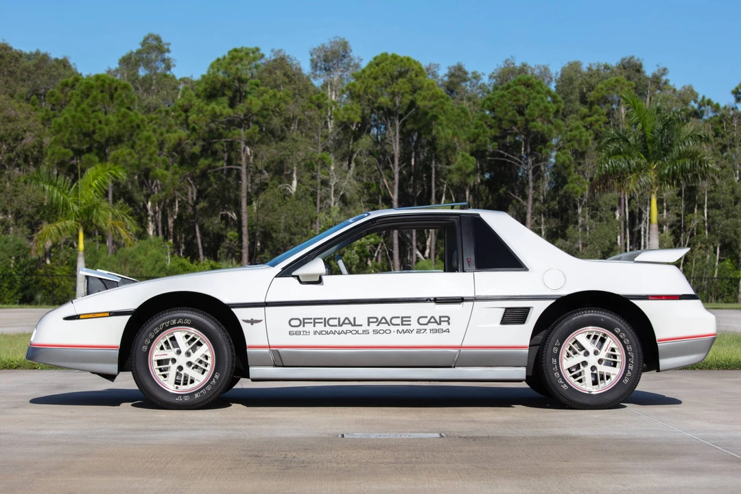 1984 Pontiac Fiero - Image 7 of 31