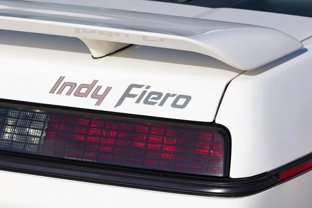 1984 Pontiac Fiero - Image 18 of 31