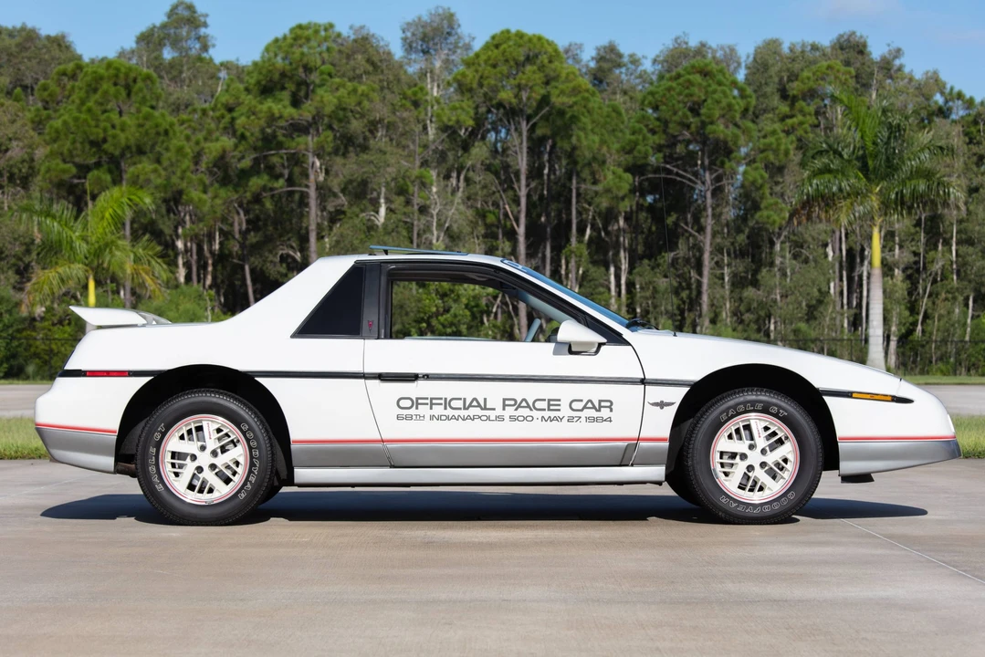 1984 Pontiac Fiero - Image 14 of 31