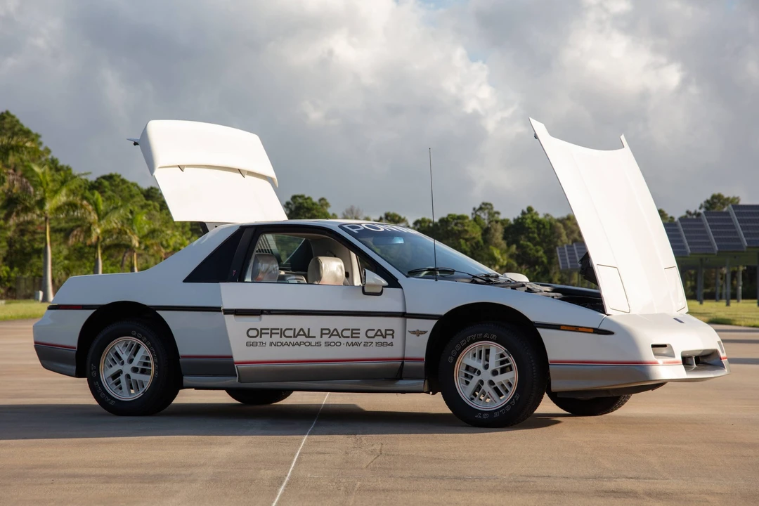 1984 Pontiac Fiero - Image 12 of 31