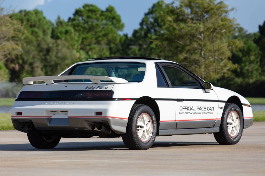 1984 Pontiac Fiero - Image 11 of 31