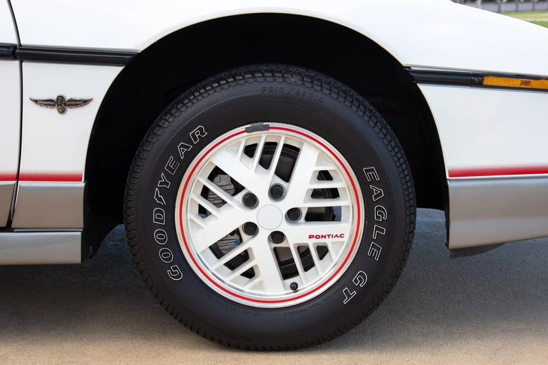 1984 Pontiac Fiero - Image 21 of 31