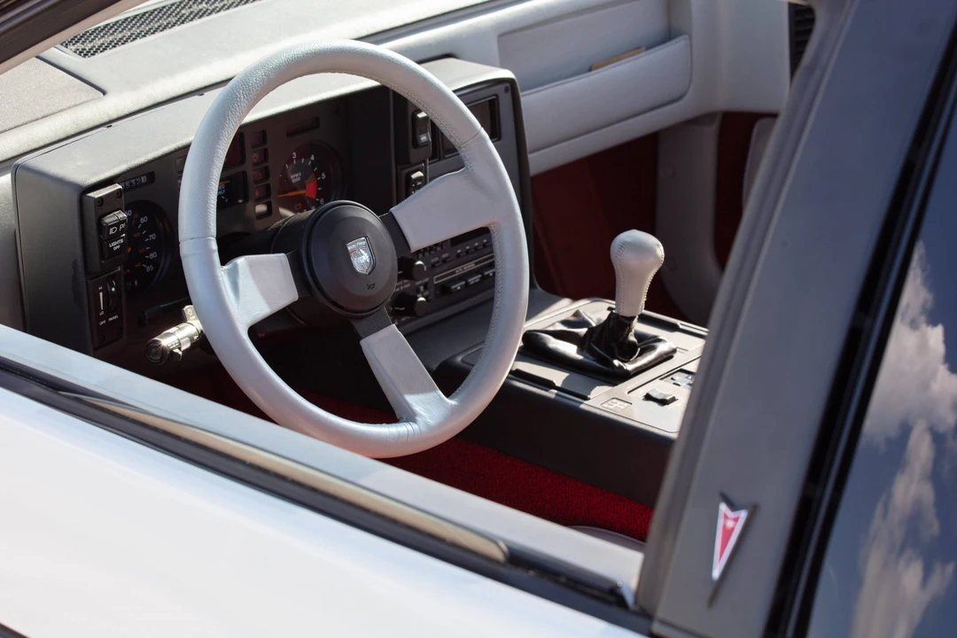 1984 Pontiac Fiero - Image 30 of 31
