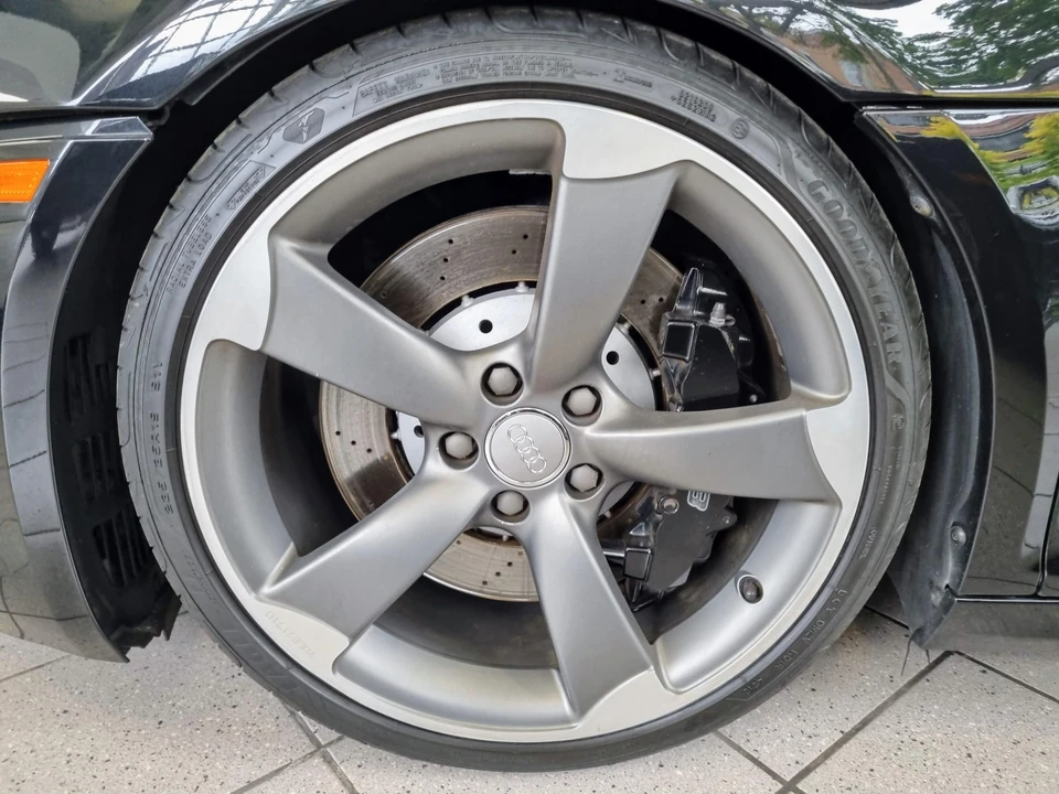 2011 Audi 42 R8 - Image 27 of 31