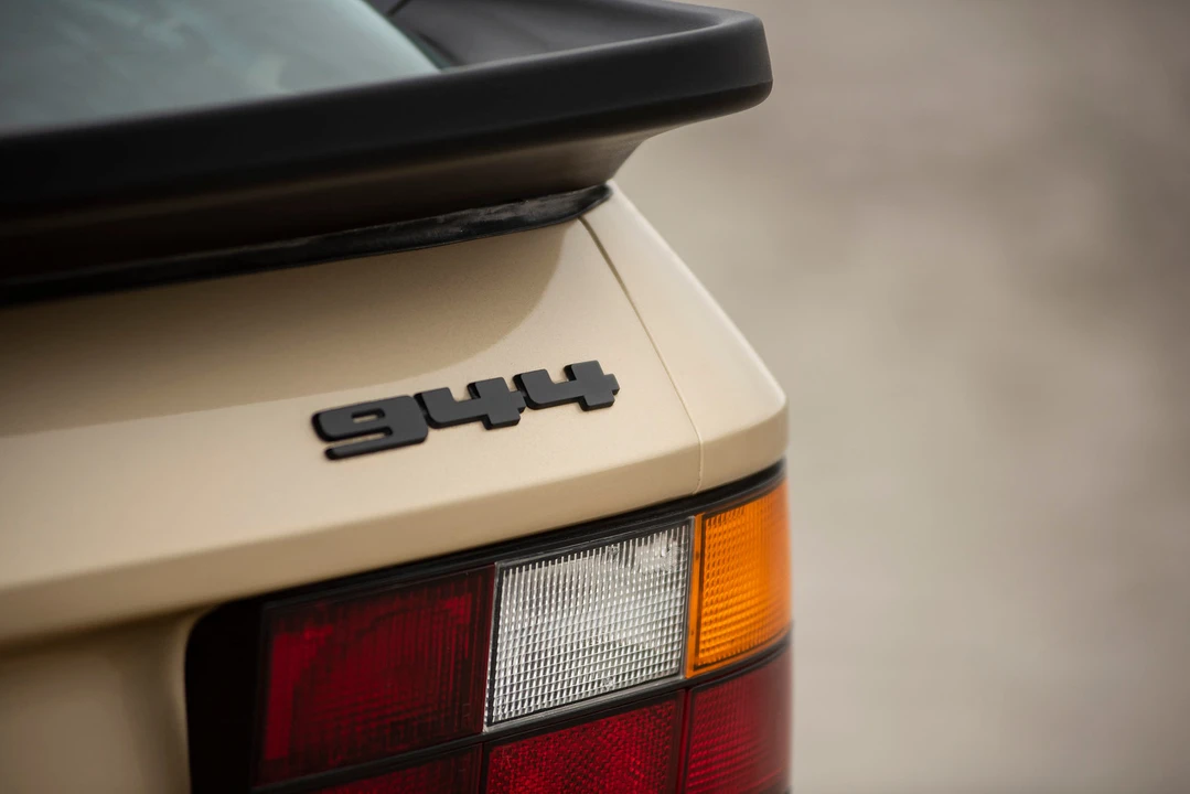 1984 Porsche 944 - Image 18 of 31