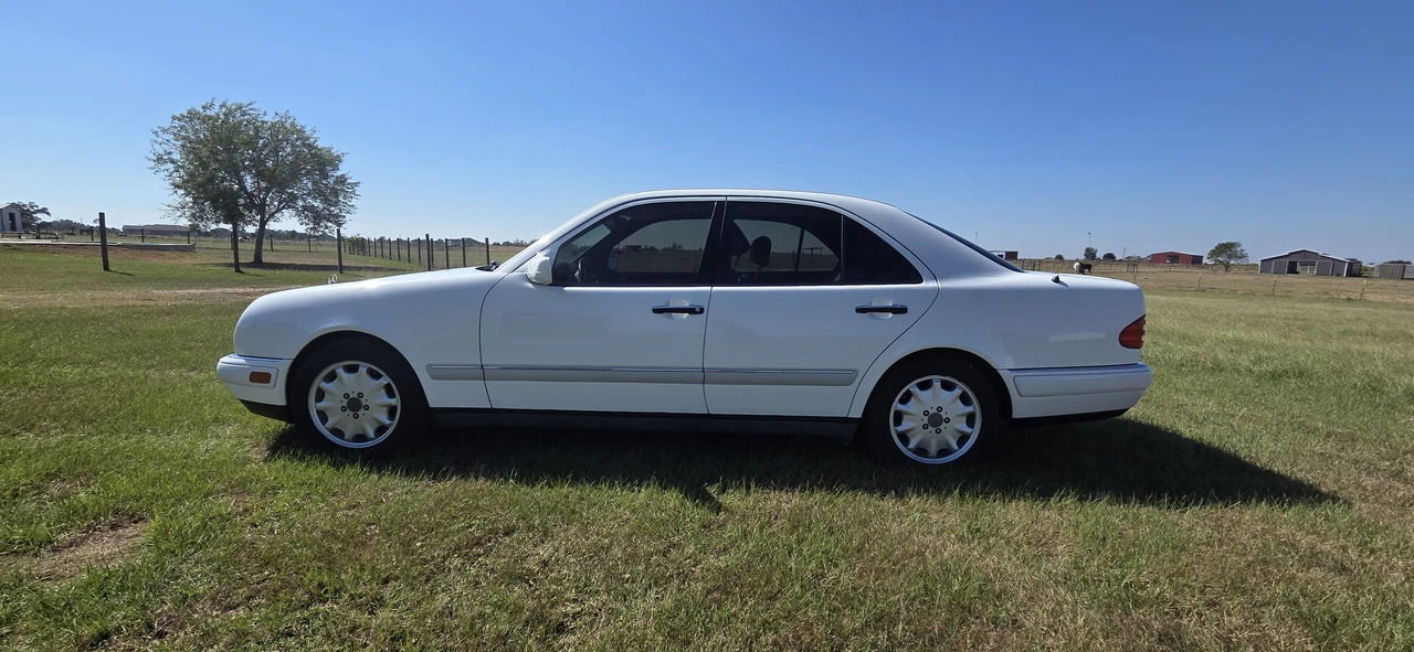 1996 Mercedes-Benz W124 E-Class - Image 4 of 31