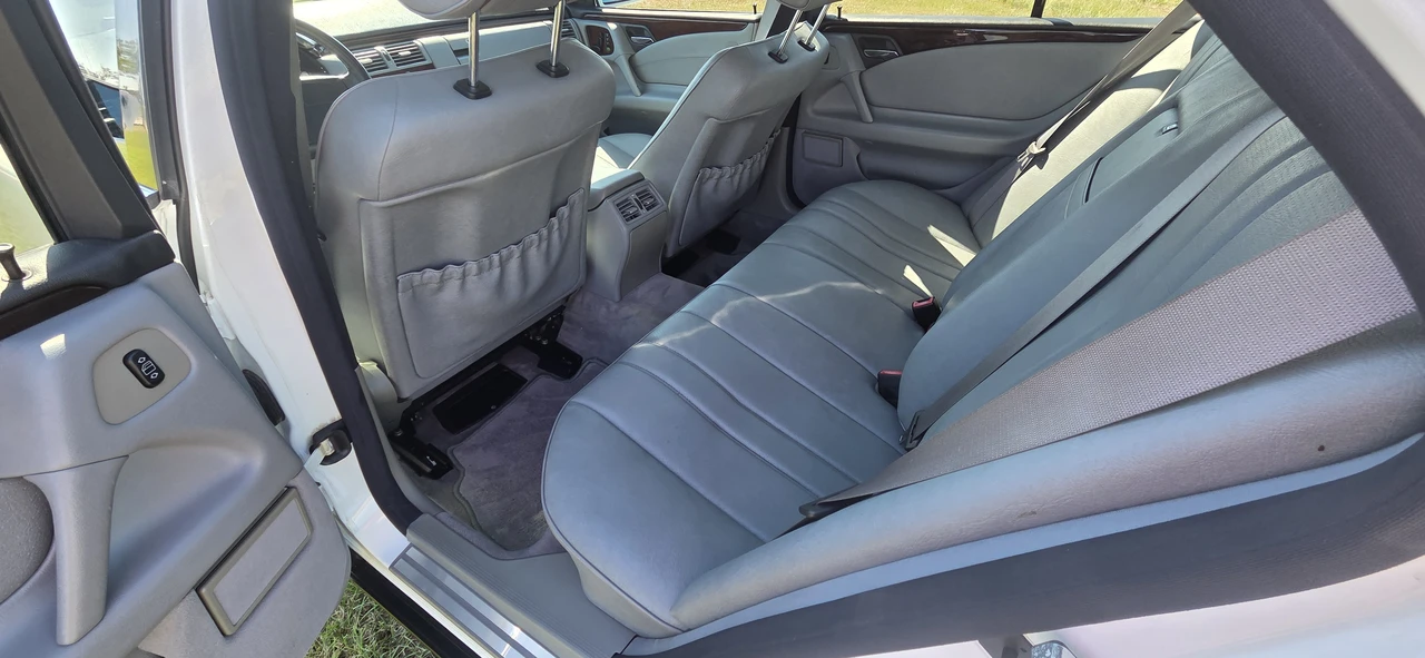 1996 Mercedes-Benz W124 E-Class - Image 26 of 31