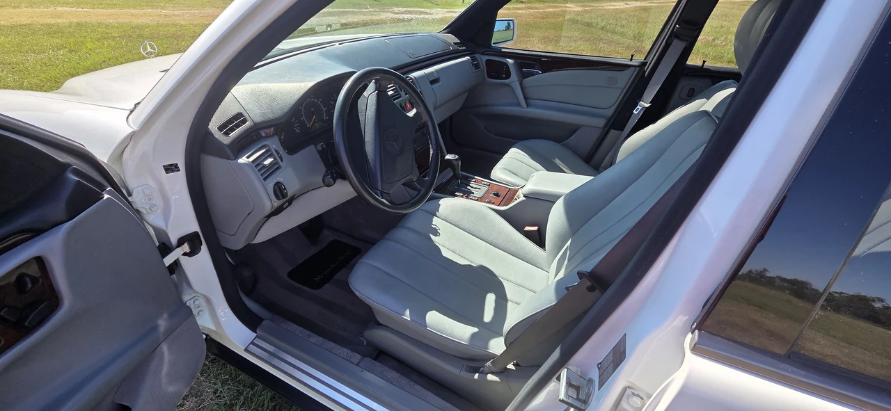 1996 Mercedes-Benz W124 E-Class - Image 23 of 31