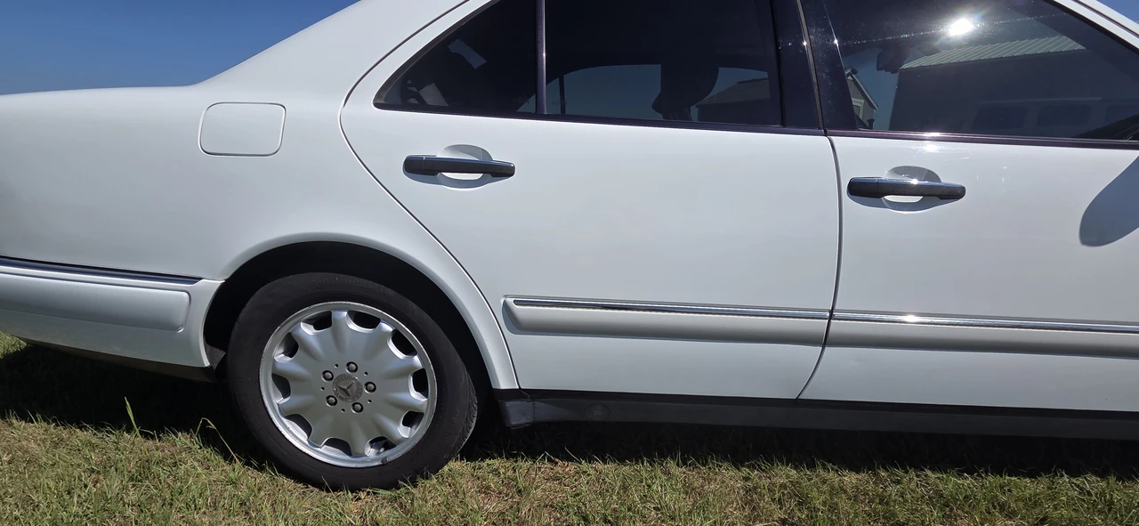1996 Mercedes-Benz W124 E-Class - Image 20 of 31