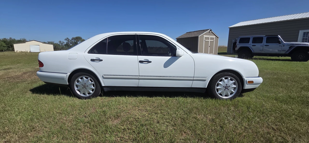 1996 Mercedes-Benz W124 E-Class - Image 8 of 31