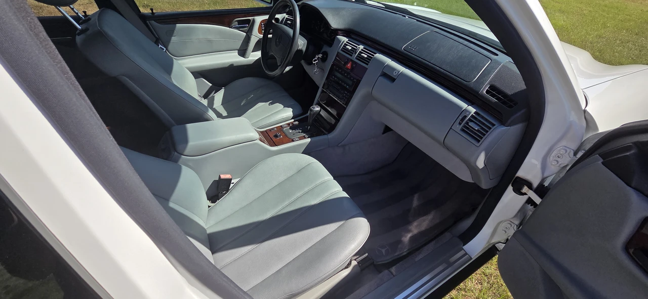 1996 Mercedes-Benz W124 E-Class - Image 29 of 31