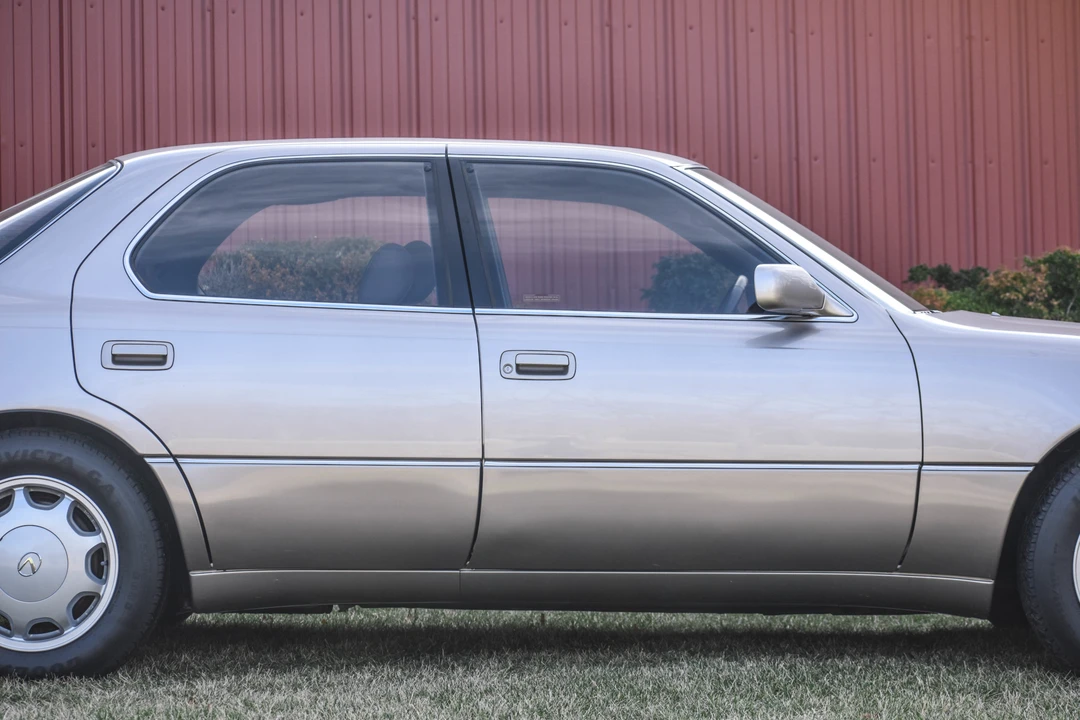 1994 Lexus LS 1st Gen - Image 17 of 31