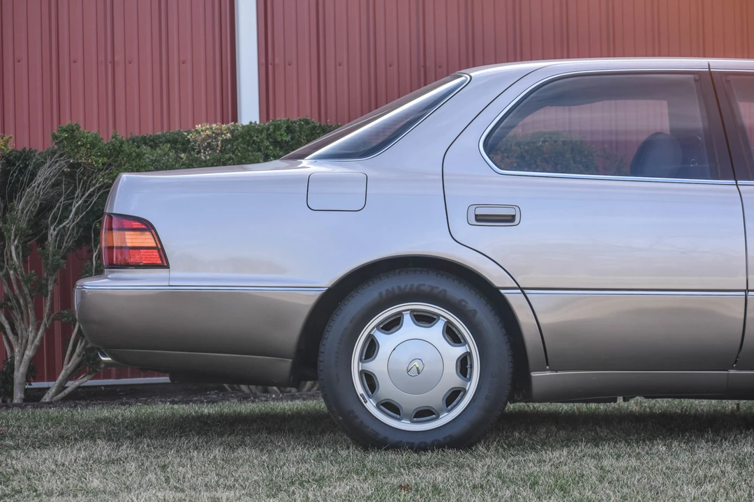 1994 Lexus LS 1st Gen - Image 16 of 31