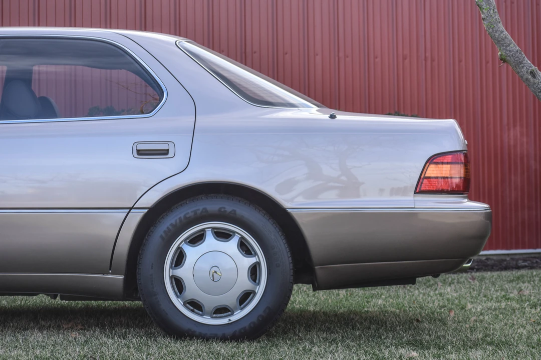 1994 Lexus LS 1st Gen - Image 21 of 31