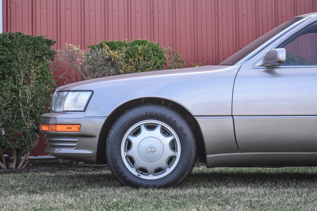 1994 Lexus LS 1st Gen - Image 19 of 31