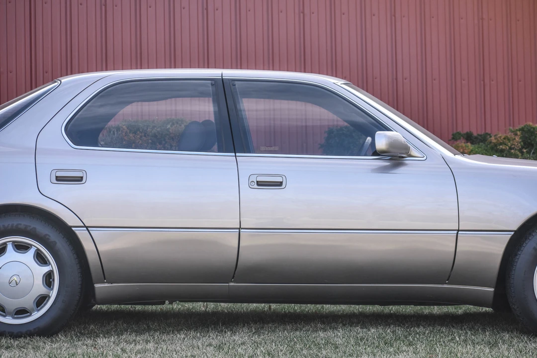1994 Lexus LS 1st Gen - Image 28 of 31