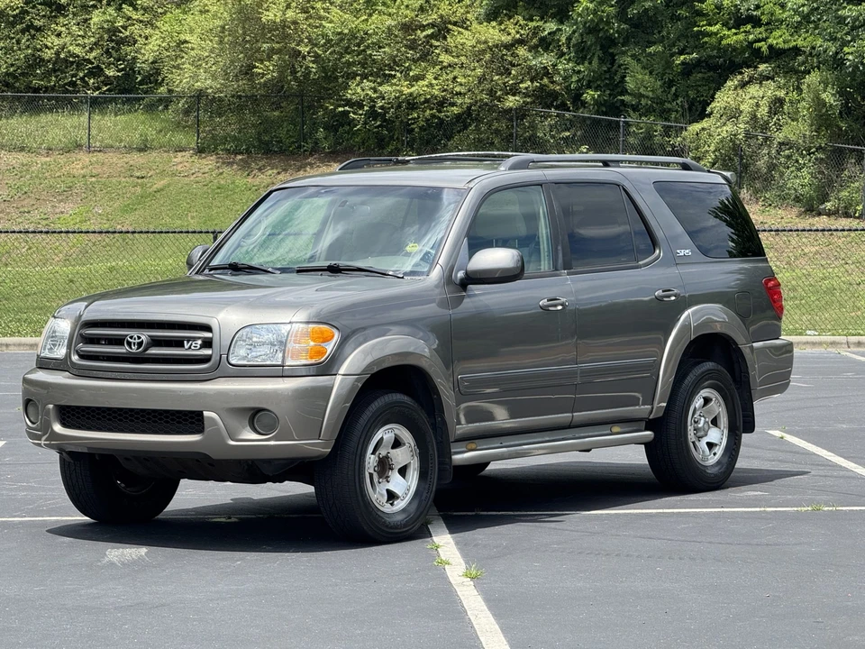 2004 Toyota Sequoia 1st Gen - Image 2 of 31